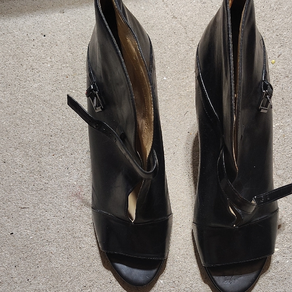 Sleek Black Heeled Boots for Women Marc Fisher Sz 11M.   MAKE A REASONABLE OFFER